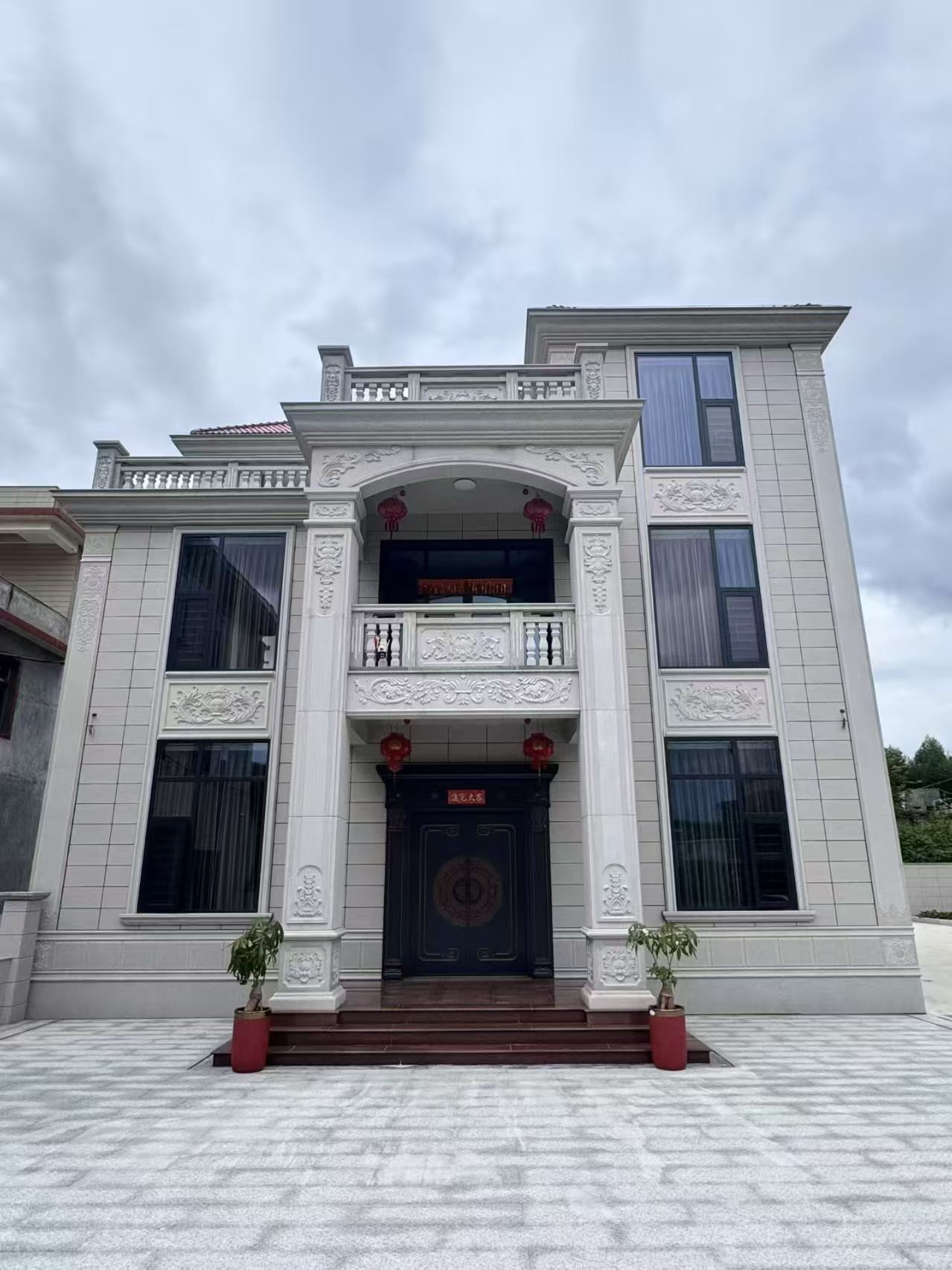 嘉峪关 芝麻白石材别墅干挂案例展示