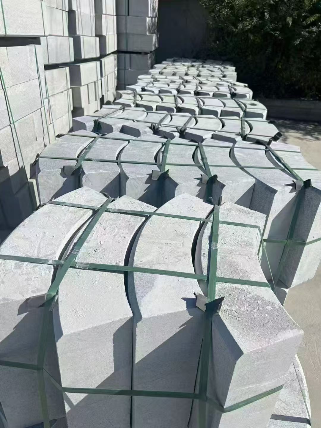 嘉峪关 芝麻灰弧形路沿石