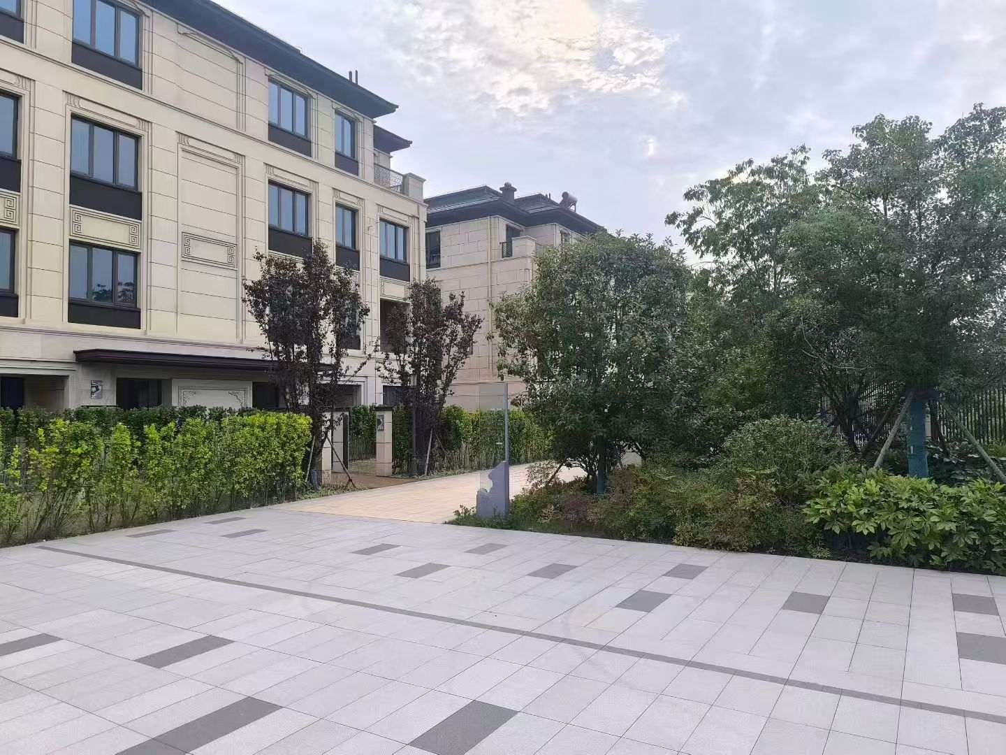 嘉峪关 芝麻白与芝麻白搭配铺装，尺寸1200*600