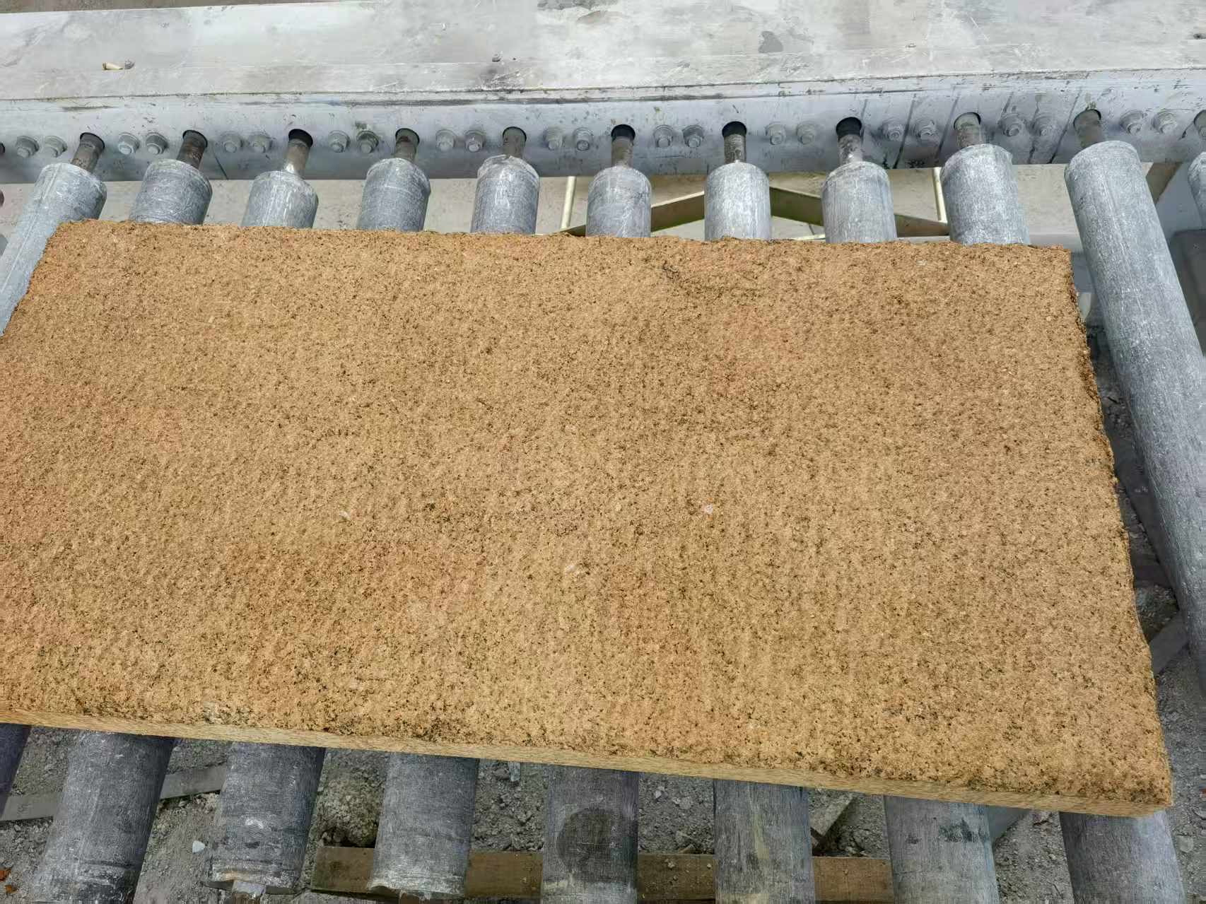 嘉峪关 菠萝面老石板，做旧仿古石，流水线生产加工